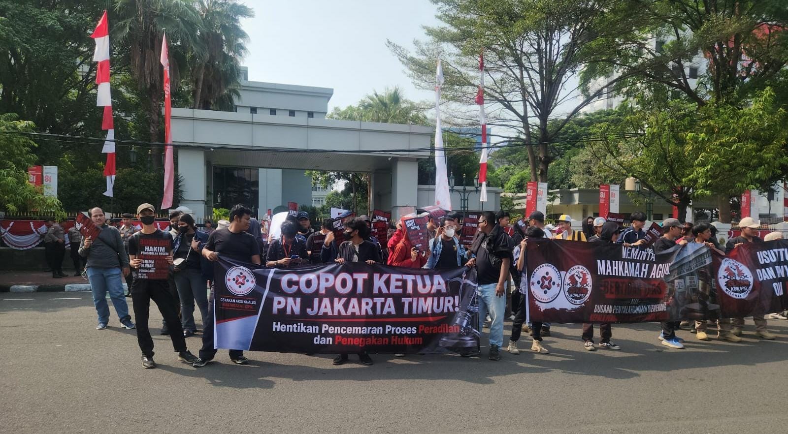 Koalisi Masyarakat Sipil Desak Mahkamah Agung Copot Ketua PN Jakarta Timur Imbas Dugaan Kongkalikong Penanganan Perkara